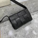 日本未入荷ボッテガヴェネタ カセット 偽物 クロスボディバッグ bol90713