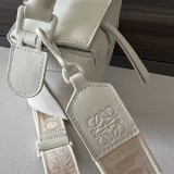注目★ロエべ サテンカーフ コピー パズルエッジ ショルダーバッグ スモール lol43994