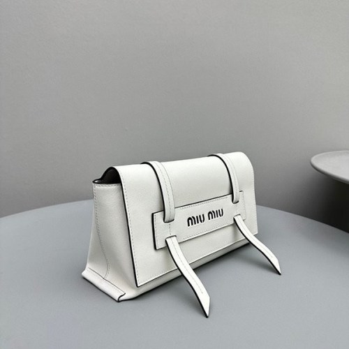 ＜最新で絶対欲しい>ミュウミュウ ショルダーバッグ 偽物 myr88688