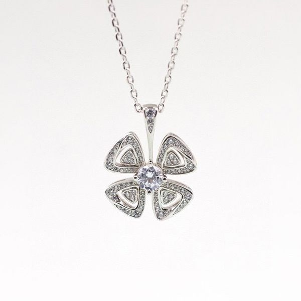 すぐ届くブルガリ ネックレス 偽物 FIOREVER 18K ゴールド【人気商品】 Bud41316