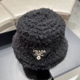 目を惹くカラー プラダ ハット 偽物