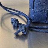 希少 ボッテガ ヴェネタ カセット スモールバケットバッグ 偽物 boq70589