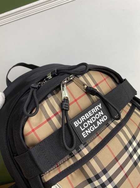 大人気！オシャレ万能☆バーバリー☆ラージネヴィス バックパックコピー 80235691
