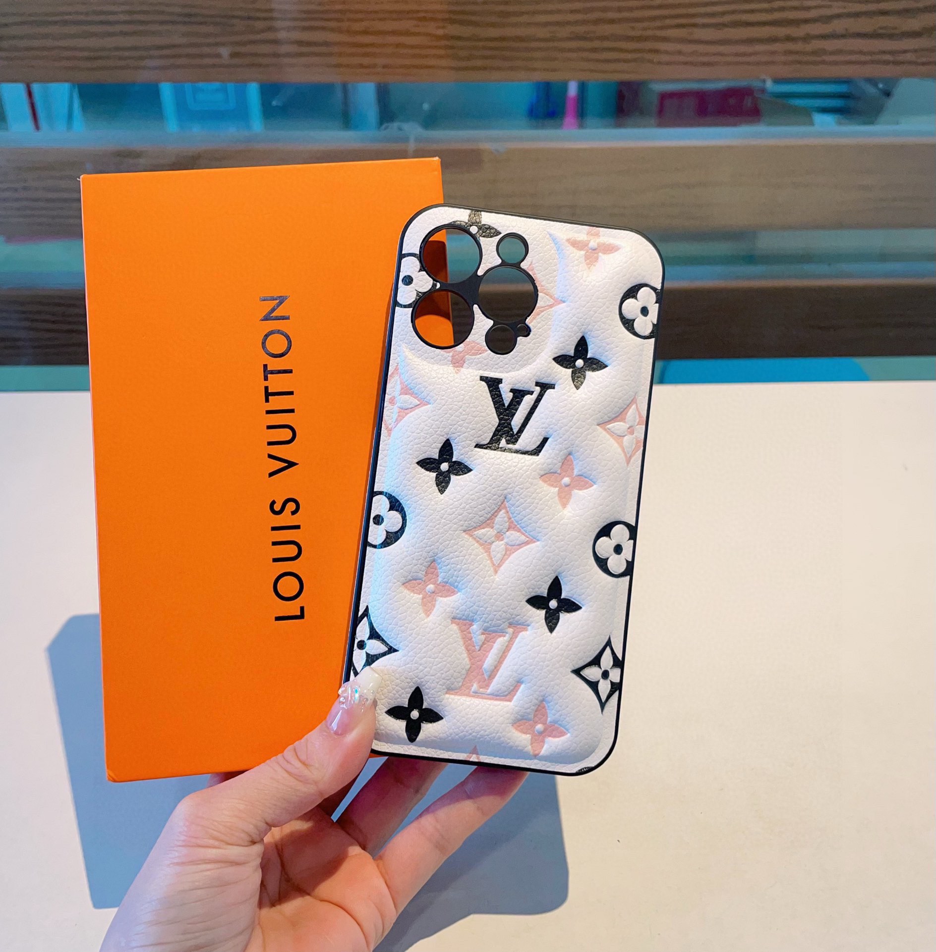 即発送！ルイヴィトンiPhone ケース 全機種 販売