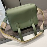 最新でオシャレロエベ ミリタリー メッセンジャーバッグ XS 偽物 loy35069