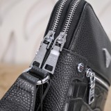 送料込 プラダ メンズ ショルダーバッグ 偽物