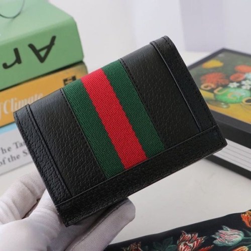 最新でオシャレグッチ コピー 折りたたみ財布 2つ折り GGロゴ gua18154
