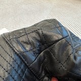 セリーヌ バケットハット 偽物 ラムスキン ロゴ刺繍入り Cen65731