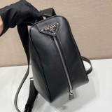 ☆超人気☆ プラダ メンズ バックパック コピー2VZ099