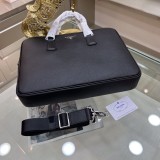 送料込 プラダ メンズ ブリーフケース 偽物