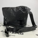 定番バオバオイッセイミヤケ コピー ショルダーバッグ bab75575