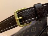 目を惹くカラー ルイヴィトン メンズ ショルダーバッグ 偽物M95225