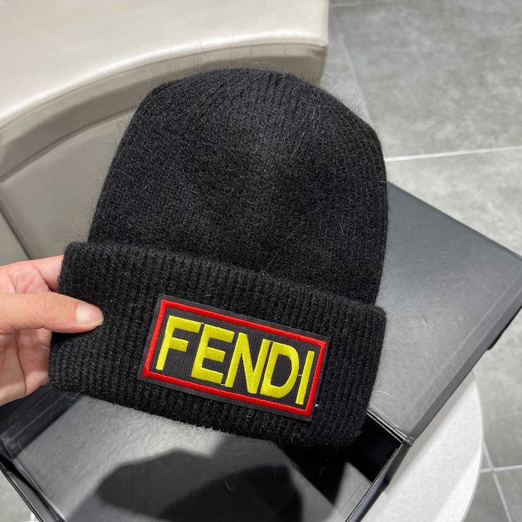 新色登場☆ フェンディ ニット帽 コピー