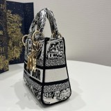 世界中で大人気♪レディ ディオール 偽物 D-LITE ミニバッグ エンブロイダリー del82693