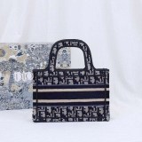 世界中で大人気♪ディオール コピー ブックトート ミニバッグ ディオール オブリーク エンブロイダリー dem82637