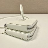 大人気！プラダ サフィアーノレザーミニポーチバッグ コピー 1NR015
