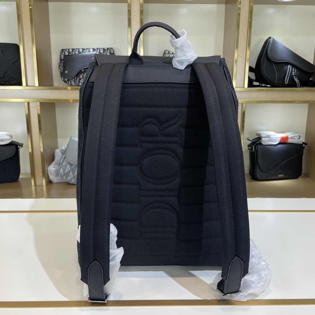 日本未入荷 ディオール メンズ バックパック 偽物