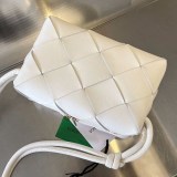 人気No1 ボッテガ カセット スモール ショルダーバッグ 偽物 bov05298