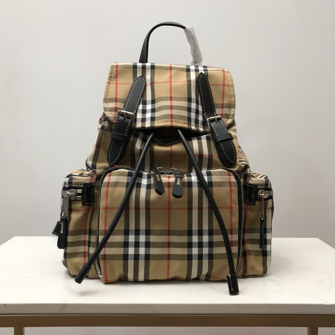 送料込 バーバリー メンズ バックパック 偽物