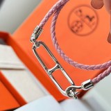 大人気！エルメス コピーチョーカーにも ロウリス レザーダブルブレスレット erx27758
