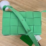 お洒落に♪ボッテガ ヴェネタ カセット クロスボディ 偽物バッグ boi59543