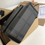 完売必至 ★ バーバリー メンズ ショルダーバッグ 偽物