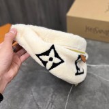 大人気！ルイヴィトン モノグラム テディ バムバッグ 偽物★もこもこ ボディバッグ M55425