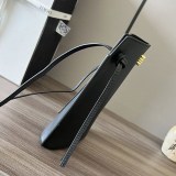 【使い勝手抜群】ロエベ アナグラムレザーショルダーバッグ コピー lou89650