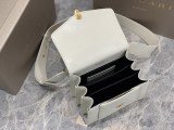 人気急上昇【ブルガリ】新色! SERPENTI FOREVER 白 ナッパ ハンドバッグ 偽物 Buj11725