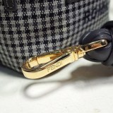 定番 フェンディ ロゴ モントレッジョ ミニ バケットバッグ 偽物 fei68084