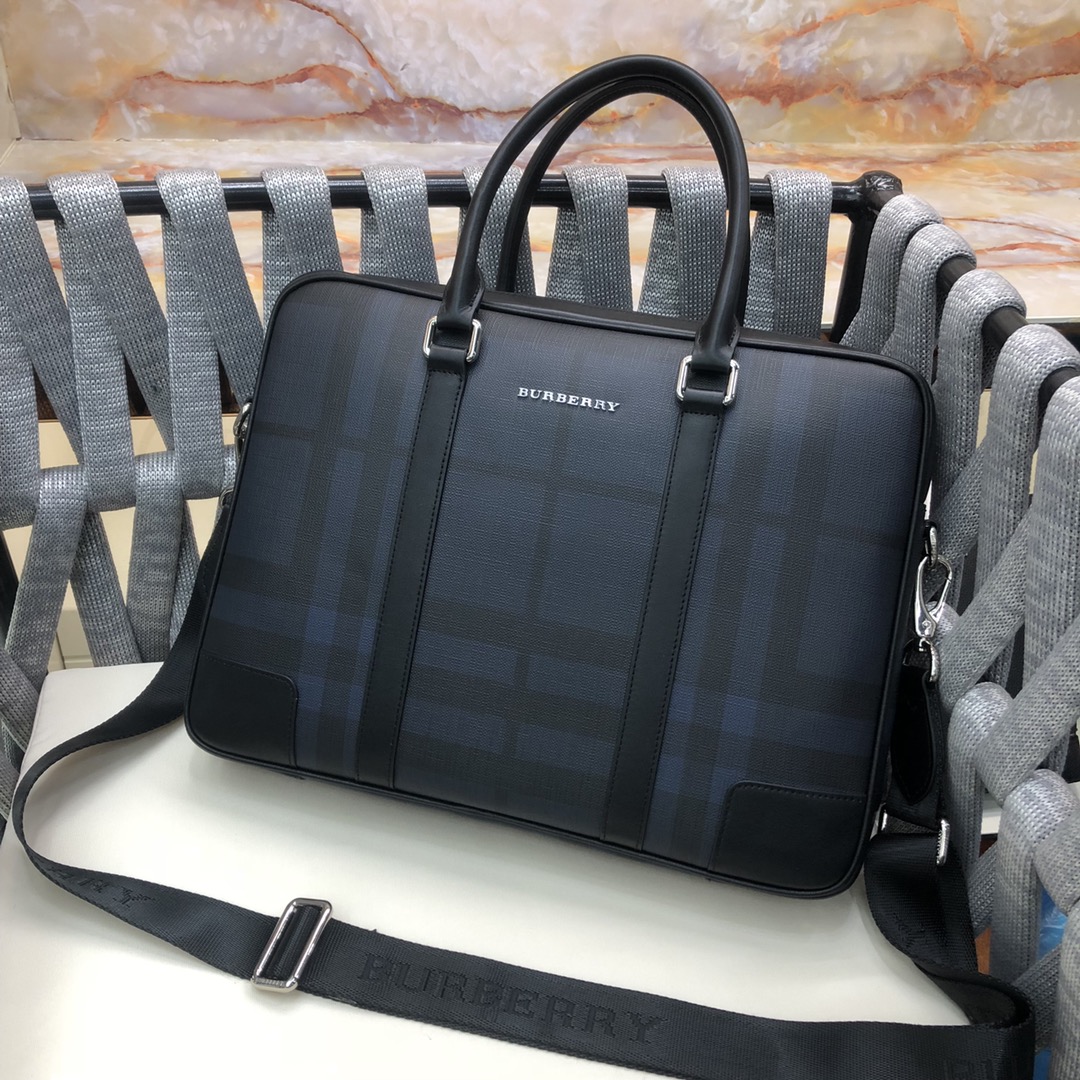入手困難品！ バーバリー メンズ ブリーフケース 偽物