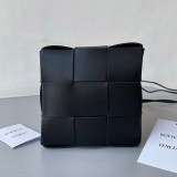 争奪戦ボッテガヴェネタ カセット ショルダーバッグ コピー ブラック 680218VCQC48425