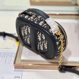 定番ディオール CD SIGNATURE オーバル カメラバッグ コピー 3色 S2201UTZQM928