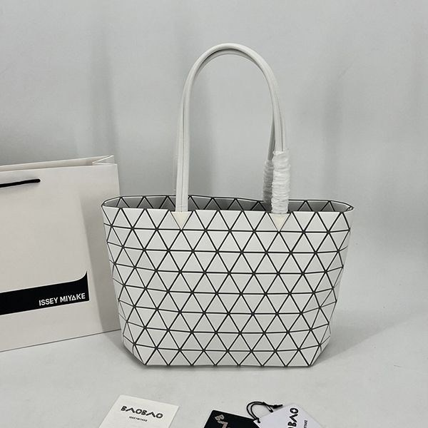 セレブ多数愛用BAOBAO ISSEY スーパーコピー MIYAKE カルトン メタリック バッグ baz43693