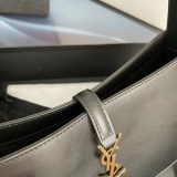 ☆新作21AW☆サンローラン ショルダーバッグ 偽物 ル サンカセット ホーボーバッグ Saz97756