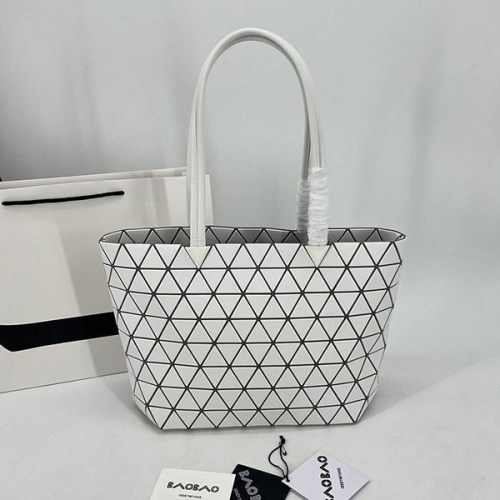 セレブ多数愛用BAOBAO ISSEY スーパーコピー MIYAKE カルトン メタリック バッグ baz43693