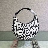 フェンディ ROMAカプセル プリント レザー バッグ 偽物 fev03686