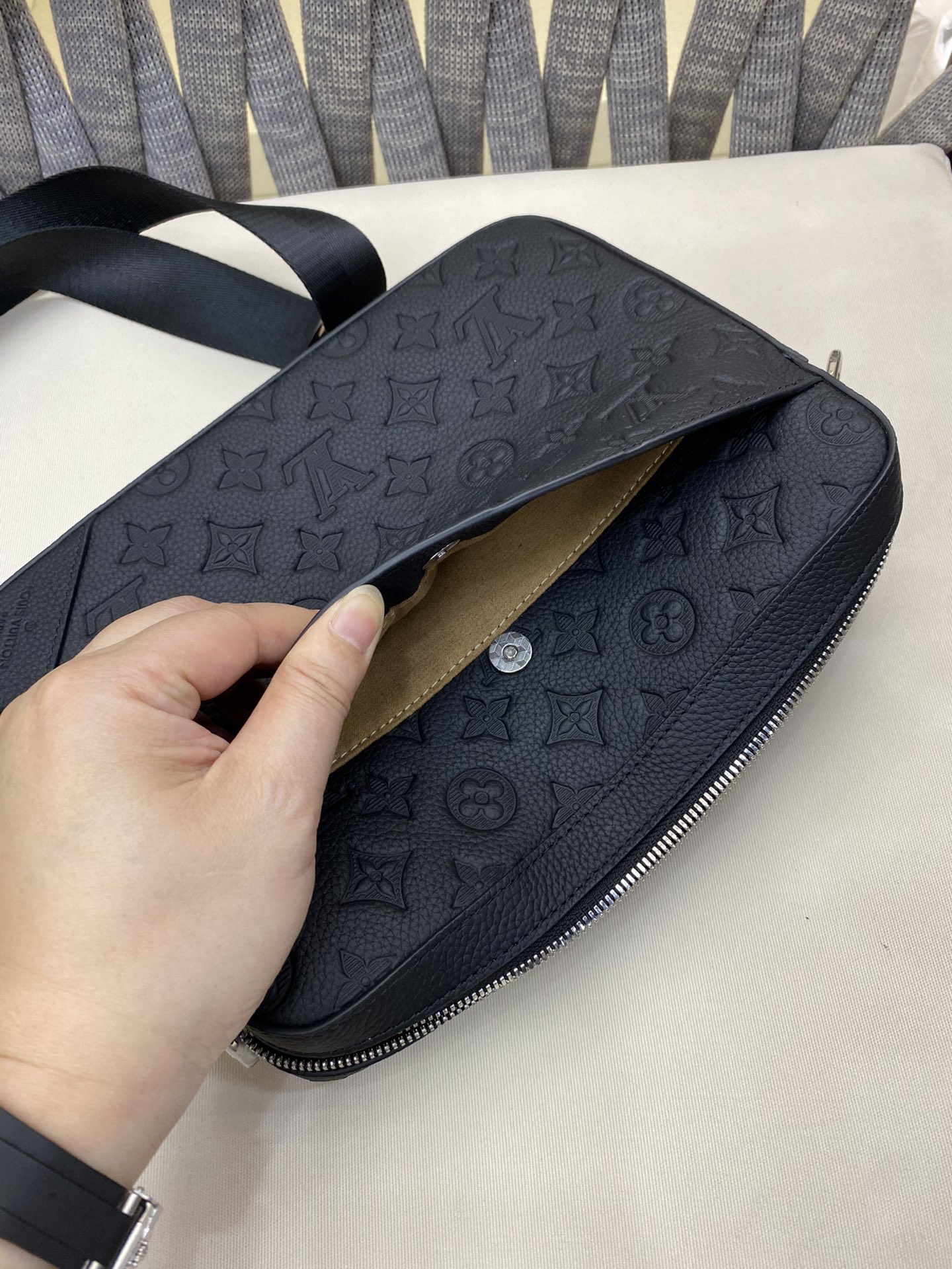 入手困難品！ルイヴィトン メンズ ショルダーバッグ コピー
