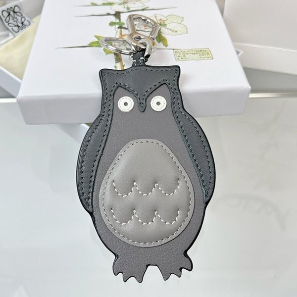 完売人気☆上品 ロエベ Owl Charm キーホルダー コピー lol63017