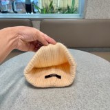 目を惹くカラー フェンディ ニット帽 偽物