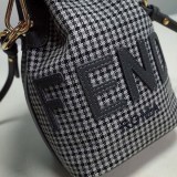 定番 フェンディ ロゴ モントレッジョ ミニ バケットバッグ 偽物 fei68084