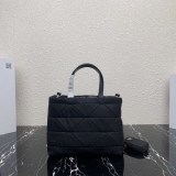 大人気【プラダ】偽物 システム ナッパレザー パッチワーク トートバッグ pua07990