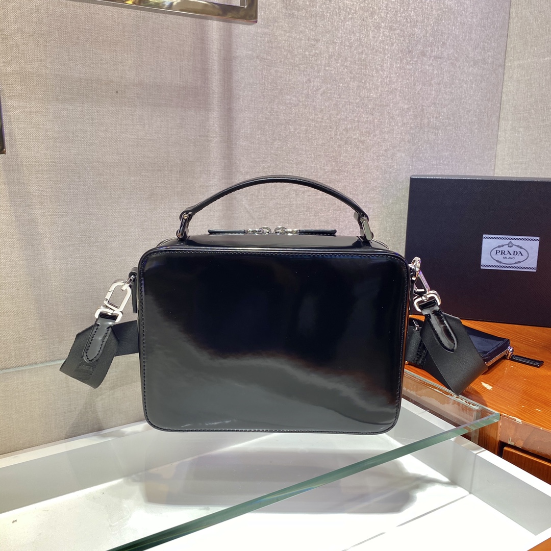 日本未入荷 プラダ メンズ ハンドバッグ 偽物2VH069