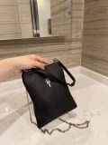 追跡付き発送クロムハーツ ショルダーバッグ スクエアポケットコピー Kuk42570