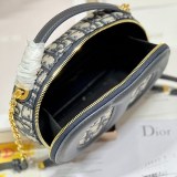 定番ディオール CD SIGNATURE オーバル カメラバッグ コピー 3色 S2201UTZQM928