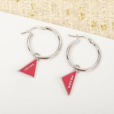 【プラダ】シンボルペンダントピアス 偽物パラジウム 注目度抜群！ puv50763