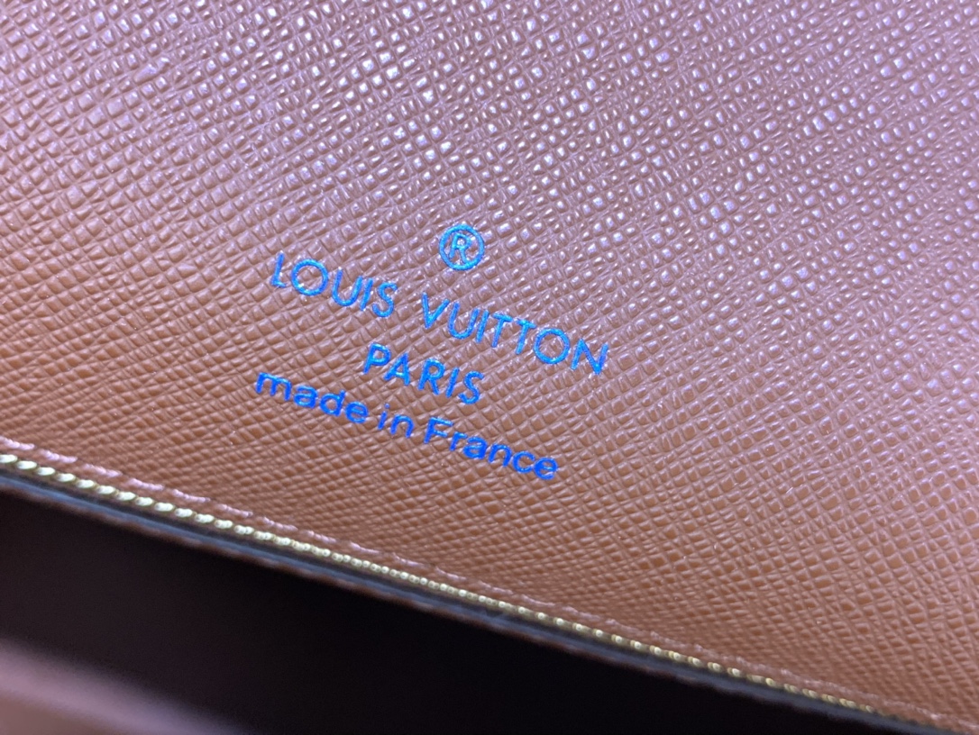人気高級 ルイヴィトン メンズ ショルダーバッグ スーパーコピーM51233
