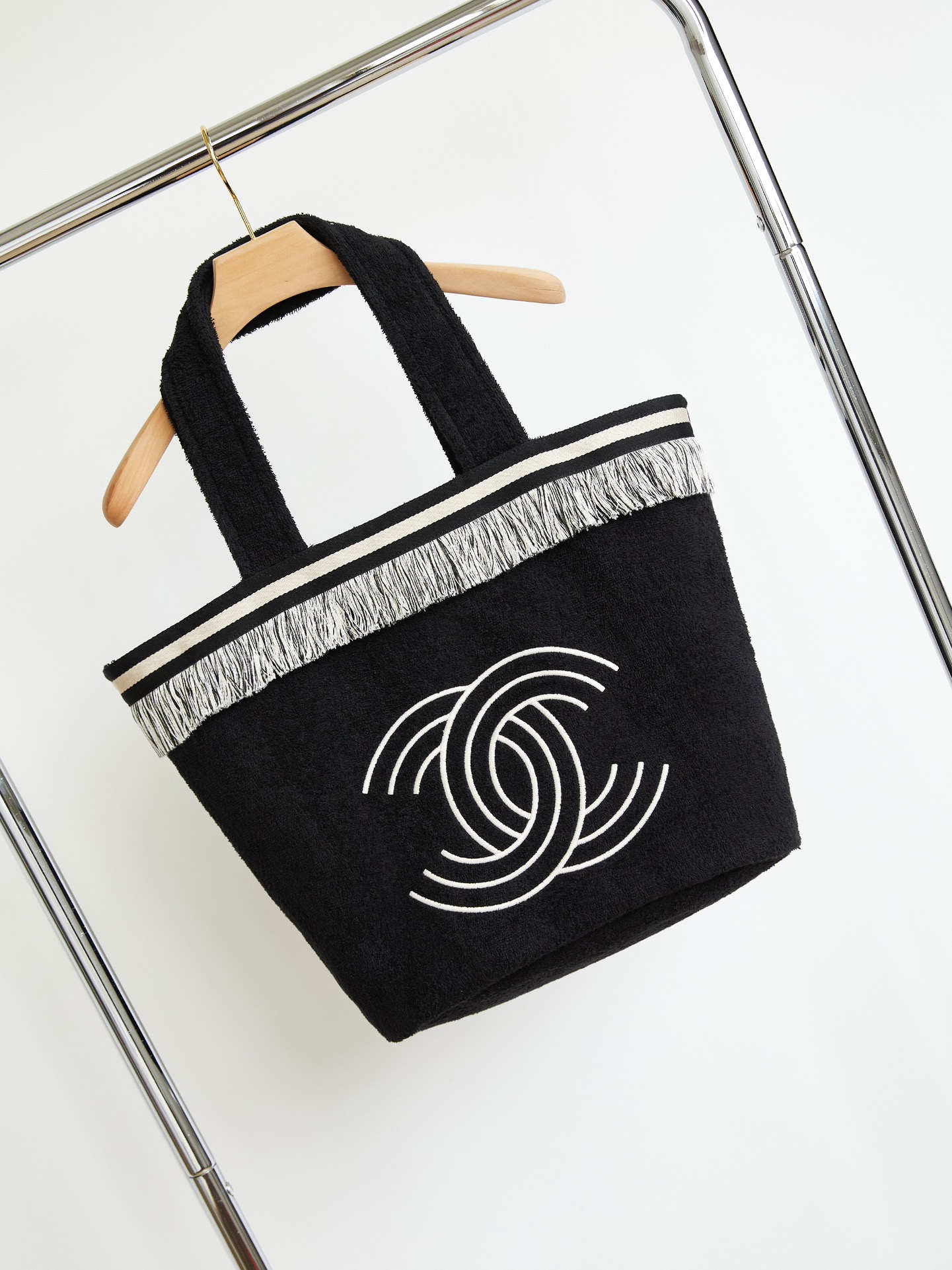 日本未入荷 シャネル トートバッグ 偽物