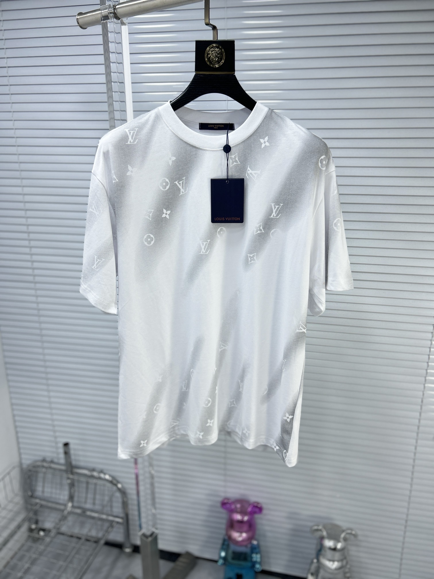 肌触り最高な 2024 ルイヴィトン 新作 半袖Tシャツ コピー