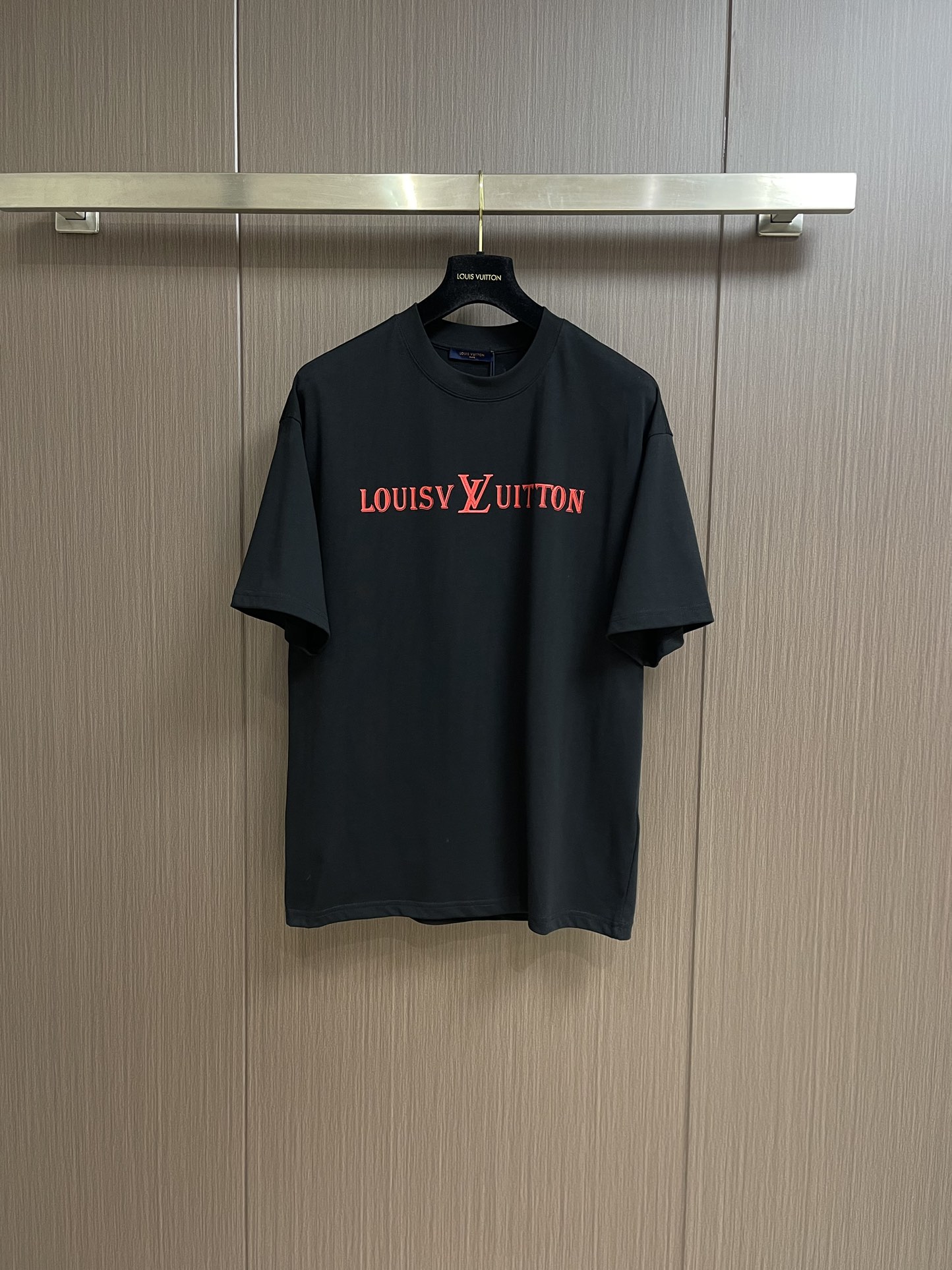 世界中で大人気♪ 2024 ルイヴィトン 新作 半袖Tシャツ スーパーコピー